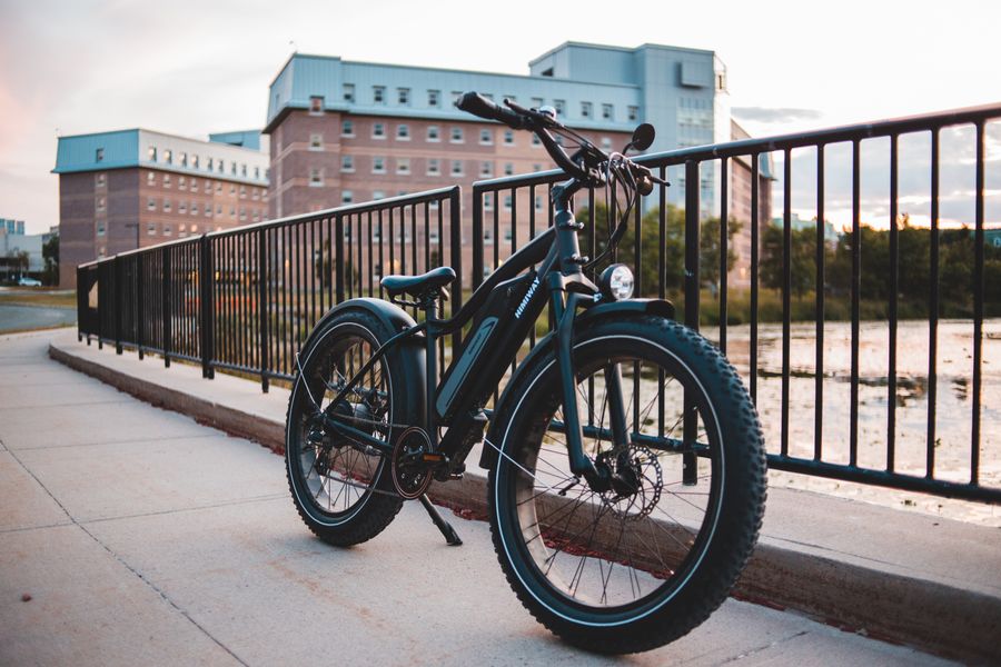 Bicicleta eléctrica urbana moderna