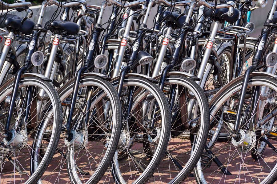 Bicicletas urbanas con diferentes tamaños