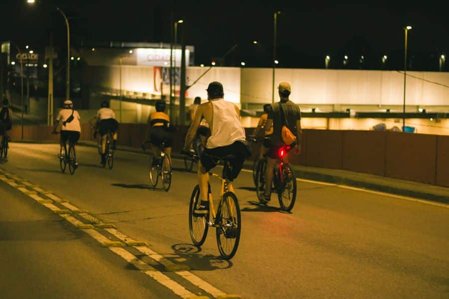 ciclistas urbanos bicicleta ejercicio 2 Ciclistas urbanos en bicicleta para ejercicio