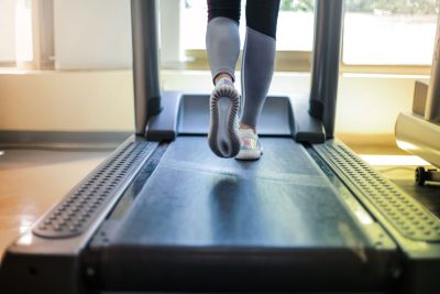 Cómo sacar el máximo partido a la cinta de correr con inclinación