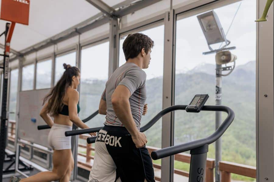 Entrenamiento cardiovascular en gimnasio